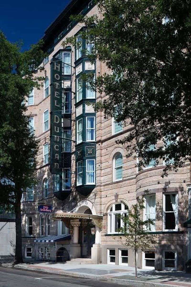 11 Pet-Friendly Connecticut Hotels That Make Traveling Easy - Decor Hint Graduate By Hilton New Haven