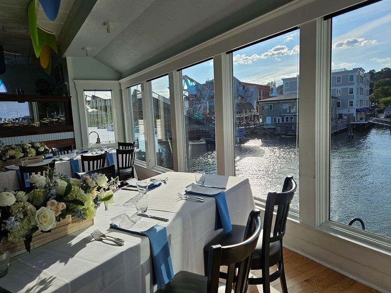 S&P Oyster Restaurant And Bar, Mystic