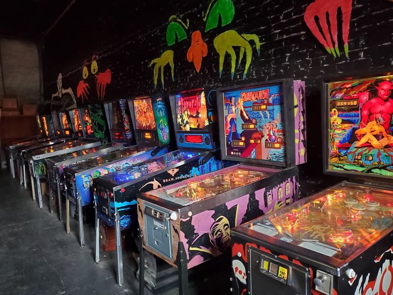 Vintage Horror-Themed Pinball Arcade