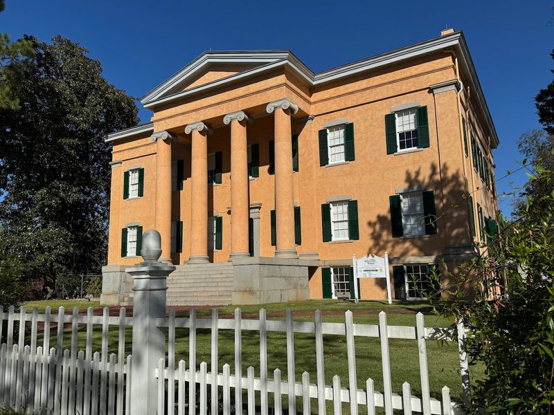 These 13 Quiet Georgia Streets Offer A Relaxing And Budget-Friendly Escape - Decor Hint Milledgeville's Antebellum Streets