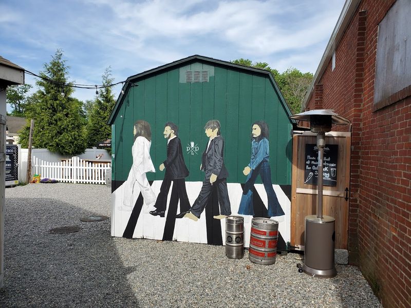 This Beatles-Themed Restaurant In Connecticut Belongs On Every Fan's Bucket List - Decor Hint A Cozy Vibe That Makes You Want To Stay Longer