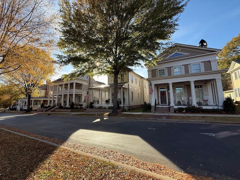 This Small Town In Georgia Is Quietly Becoming One Of The Coolest Places In The South - Decor Hint Film Industry Fame That Put Senoia on the Map