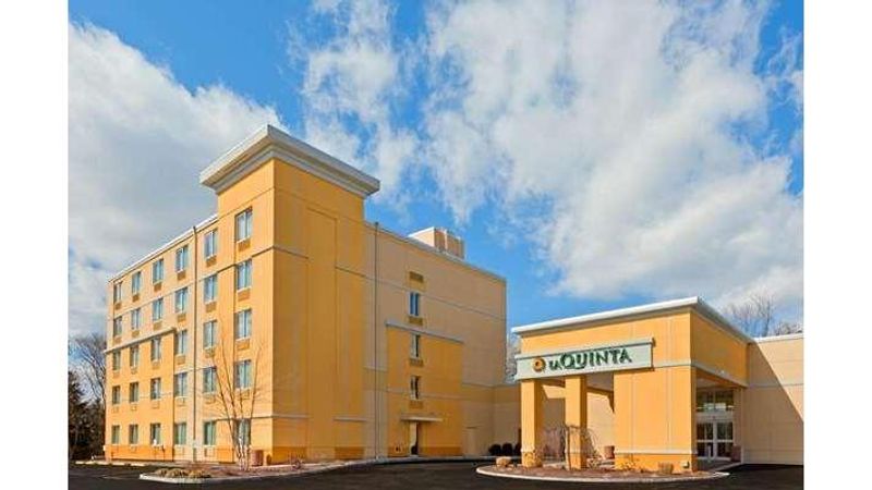 11 Pet-Friendly Connecticut Hotels That Make Traveling Easy - Decor Hint La Quinta Inn & Suites By Wyndham Danbury