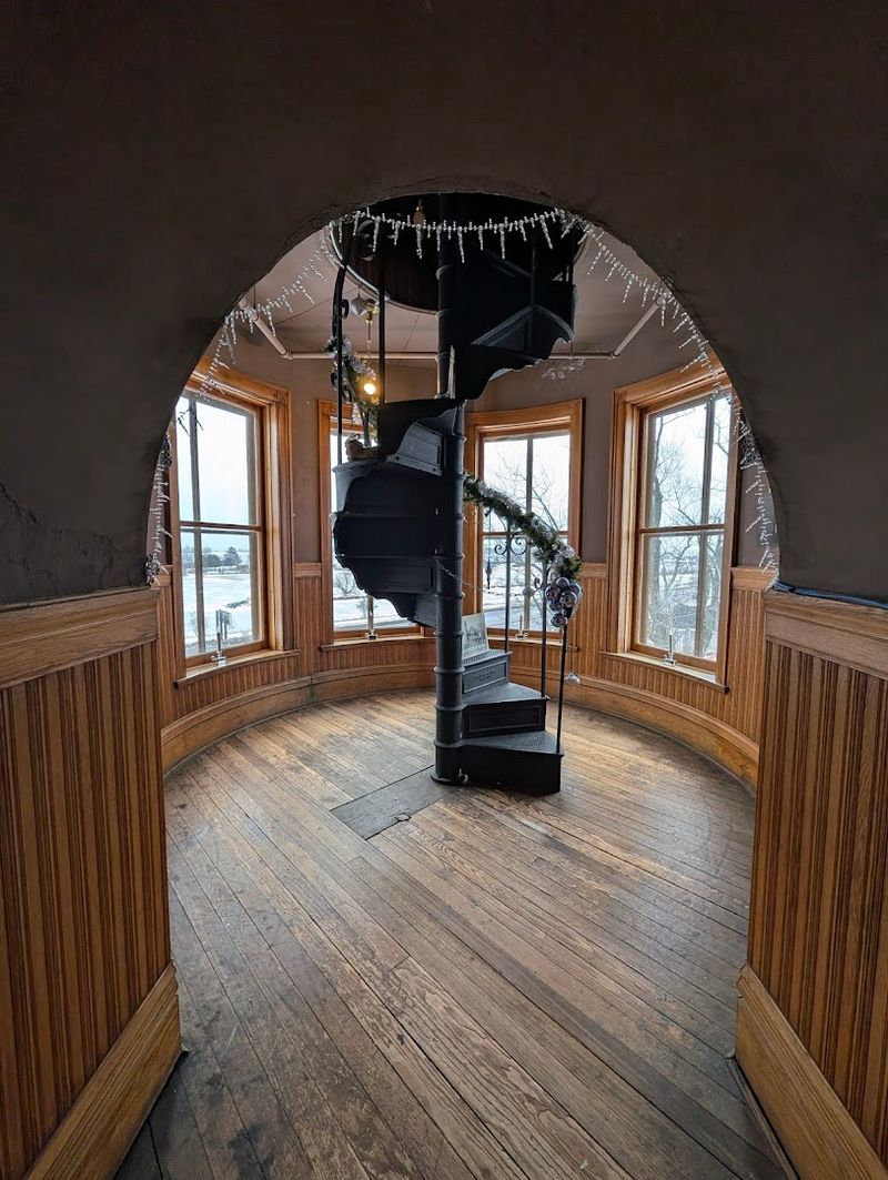 9 Unique Castle-Inspired Spots In Wisconsin Worth Visiting - Decor Hint Fairlawn Mansion