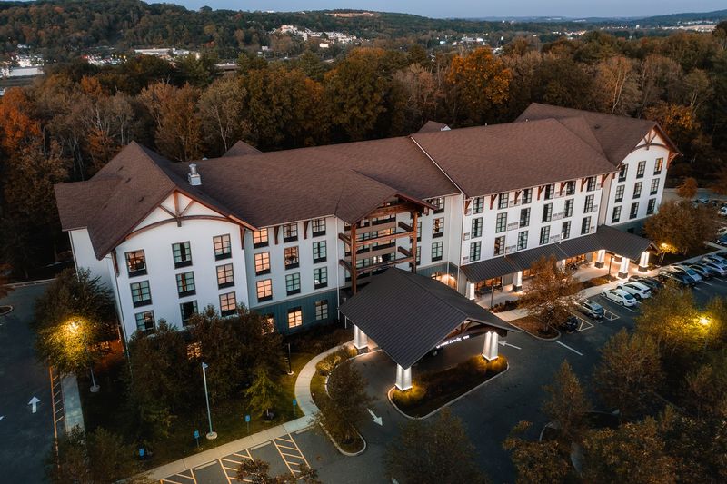 11 Pet-Friendly Connecticut Hotels That Make Traveling Easy - Decor Hint Hotel Zero Degrees Danbury