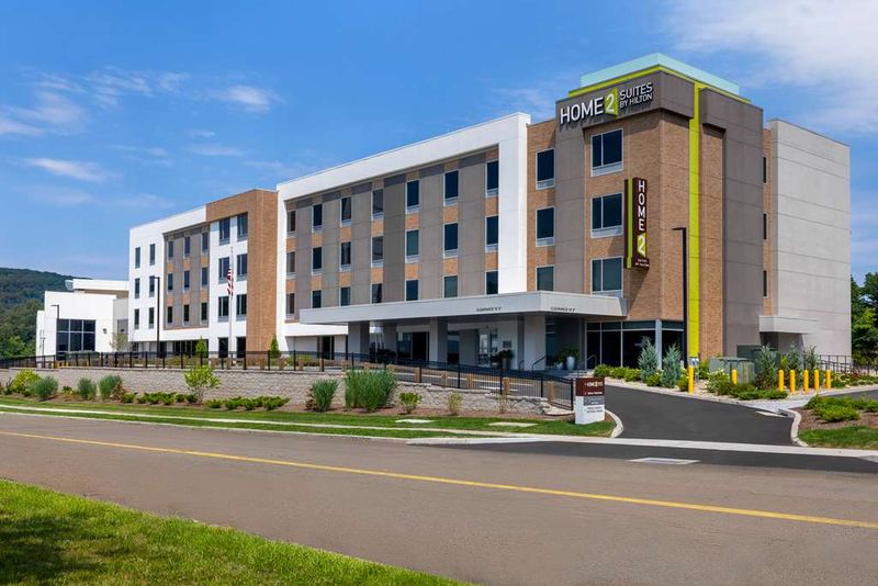 11 Pet-Friendly Connecticut Hotels That Make Traveling Easy - Decor Hint Home2 Suites By Hilton Bristol