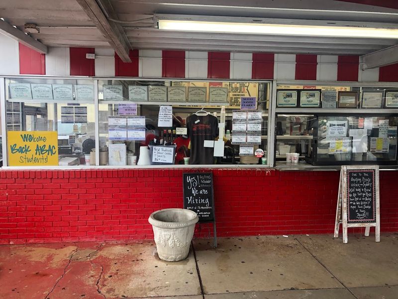 These Burgers At This Georgia Favorite Are Simple, Classic, And Hard To Beat - Decor Hint Southern Hospitality Served at Every Window