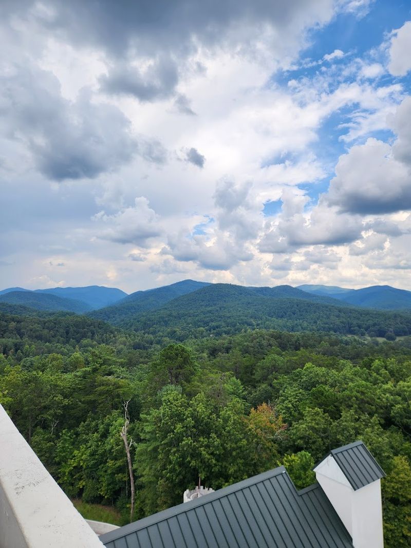 Artisan Workshops Showcasing Traditional Crafts Up Close