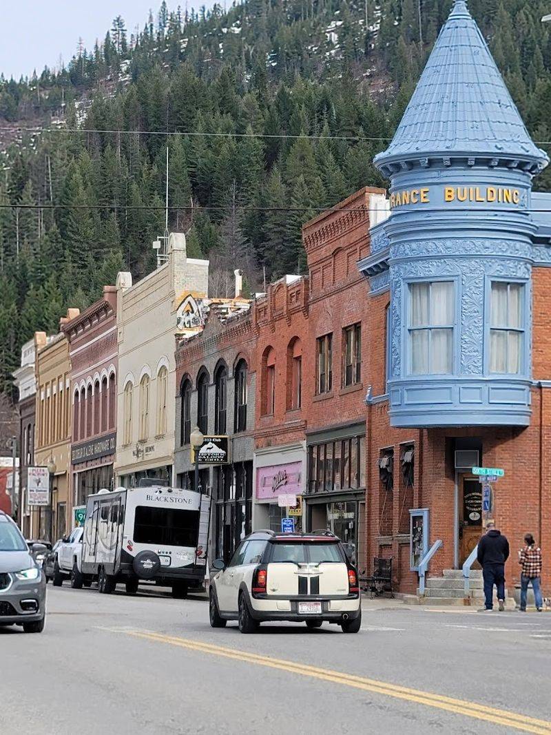 This Idaho Mountain Town Is So Affordable, Retirees Are Quietly Moving In - Decor Hint A History That Gives The Town Its Backbone