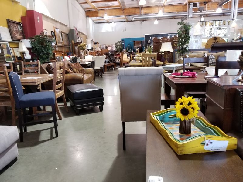 Why Collectors and Treasure Hunters Feel Right at Home Here