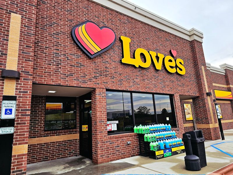 Love's Travel Stop, Ina