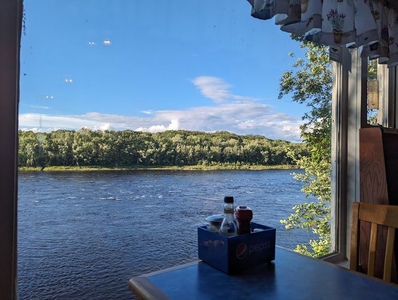 Stunning Views And Cozy Riverside Vibes