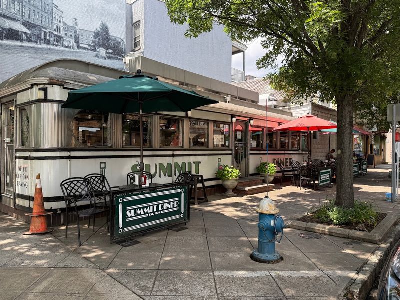 A Cash-Only Diner