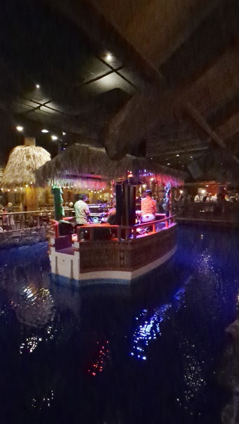 If You Haven't Eaten Inside A Tropical Lagoon In California, You're Missing Out Big Time - Decor Hint Operating Hours Are More Limited Than Expected