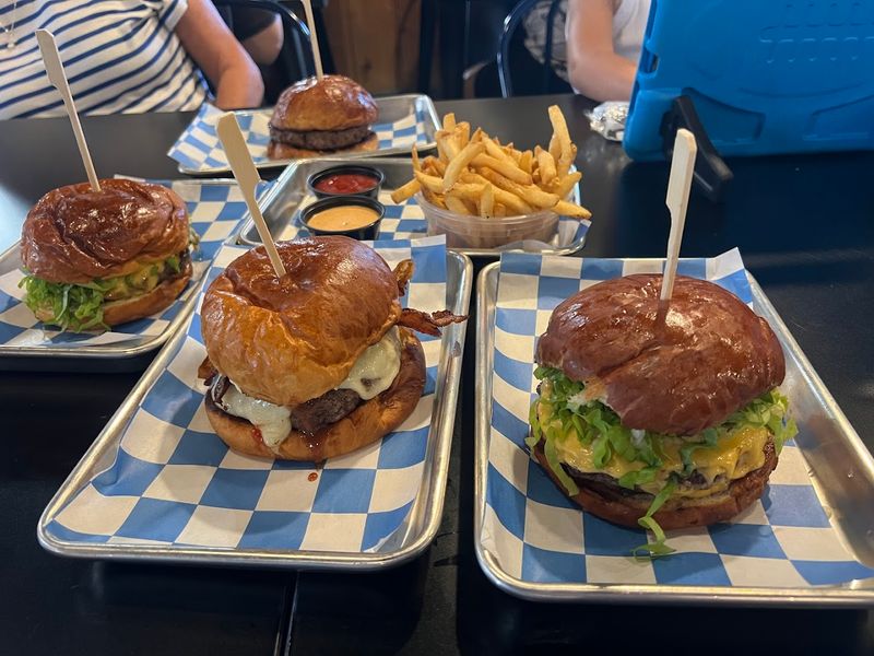 Lala's Burgers & Fries