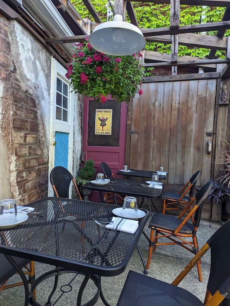 If You Are Eating In Buffalo, New York These 10 Are The Restaurants Worth Sitting Down For - Decor Hint The Dapper Goose