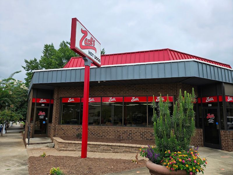 These 10 North Carolina Hot Dog Stands Still Serve Secret Chili Slaw Recipes From The Fifties - Decor Hint Zack's Hot Dogs