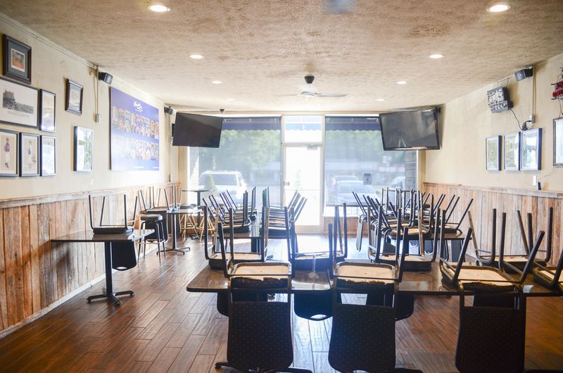 Winchell's Restaurant & Sports Bar