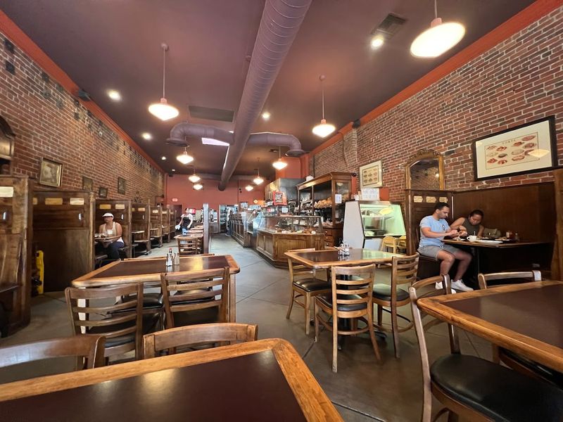 Simple Simon's Bakery & Bistro, Riverside