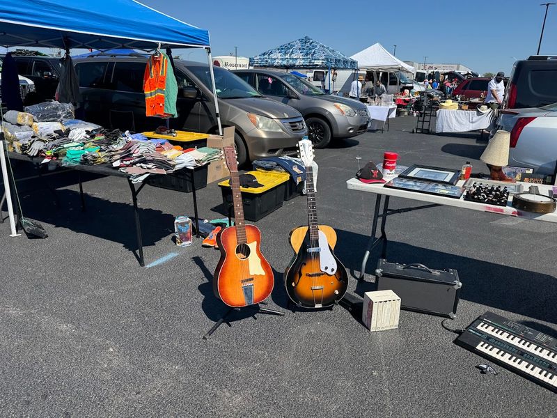 These Illinois Flea Markets Are Full Of Hidden Treasures Waiting To Be Found - Decor Hint Wolff's Flea Market
