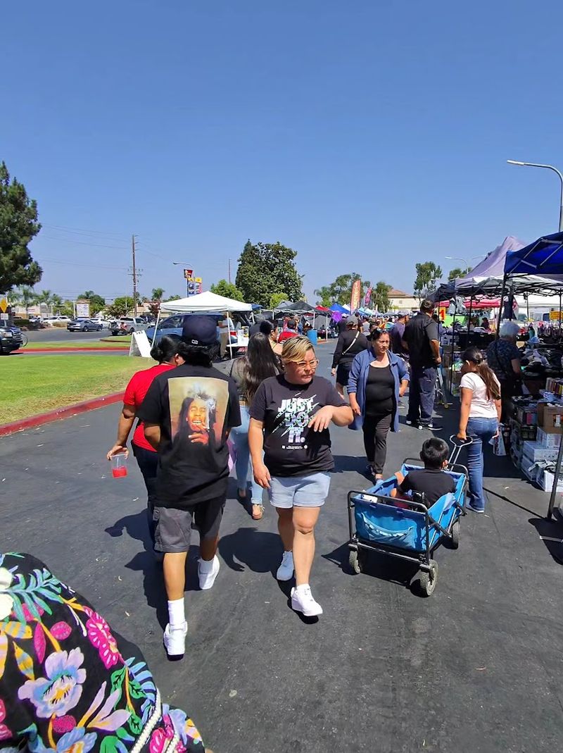 9 Treasure-Filled Flea Markets In California You Absolutely Can't Miss - Decor Hint Cypress Swap Meet