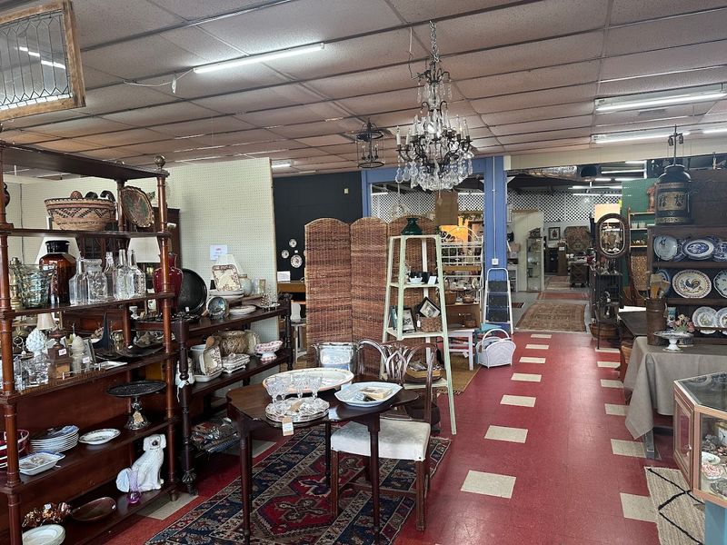 Goat Feathers Antiques & Collectibles – Athens