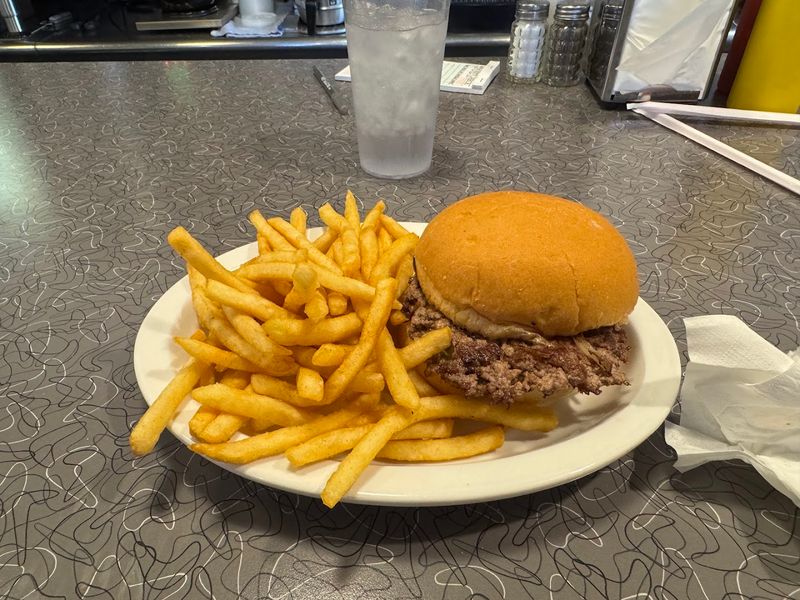 12 Hidden Missouri Restaurants That Locals Love And Tourists Miss - Decor Hint Town Topic Hamburgers, Kansas City