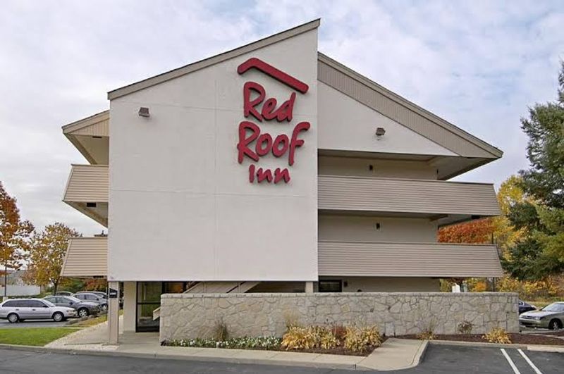 11 Pet-Friendly Connecticut Hotels That Make Traveling Easy - Decor Hint Red Roof Inn Milford New Haven