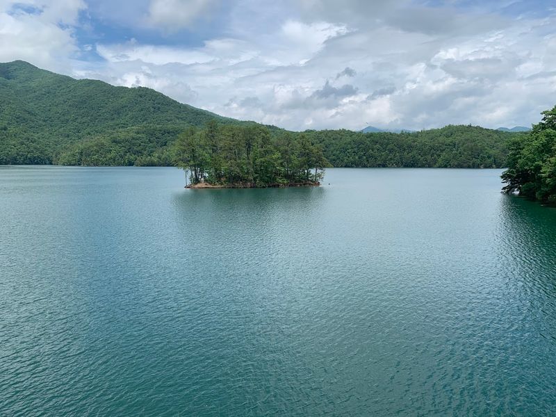 14 Beloved North Carolina Lakes That Keep Locals Coming Back Each Summer - Decor Hint Fontana Lake