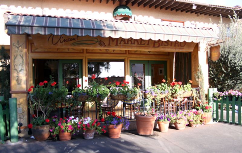 This Cozy Arizona Restaurant Serves Lasagna That's Worth Talking About - Decor Hint A kitchen that knows exactly what it's doing