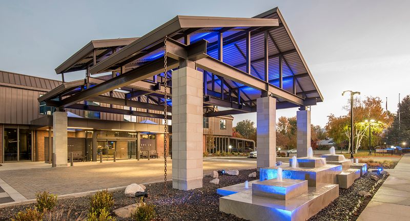 Riverside Hotel 