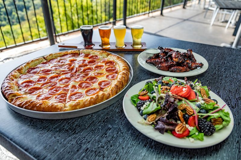 SkyBar Gourmet Pizza, Eureka Springs