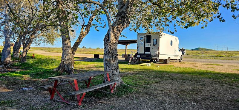 These 10 Waterfront Campgrounds In California's Central Valley Are Ideal For Spring Weekends - Decor Hint O'Neill Forebay Campground (San Luis Reservoir SRA)