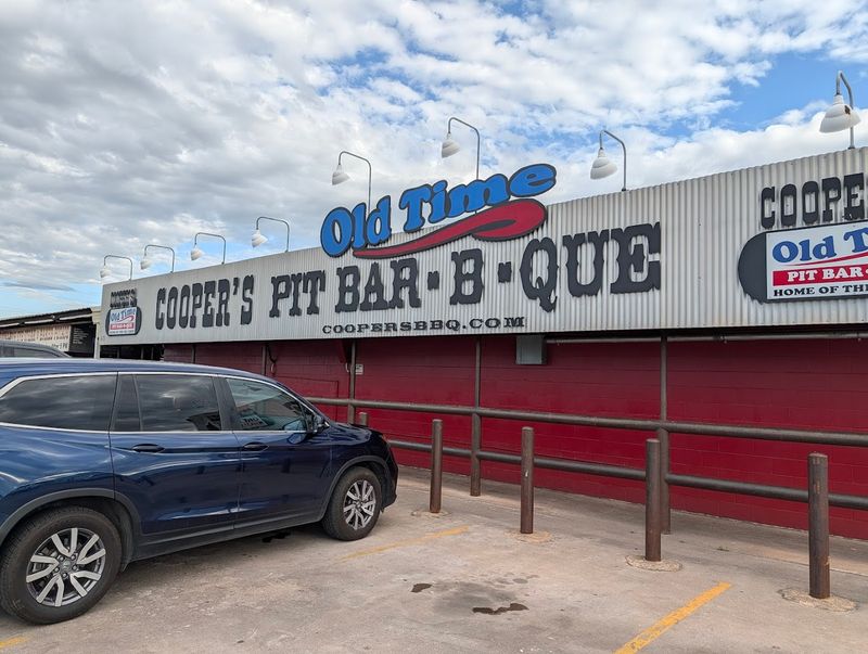 Cooper's Old Time Pit Bar-B-Que, Llano