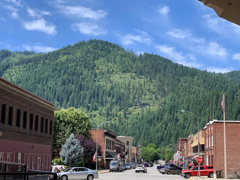 This Idaho Mountain Town Is So Affordable, Retirees Are Quietly Moving In - Decor Hint Why Retirees Keep Choosing Wallace Over Flashier Options