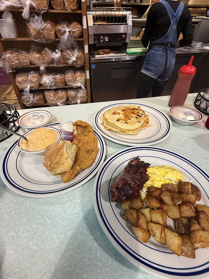 11 Pennsylvania Diners That Locals Know Are Unmissable - Decor Hint Down Home Diner