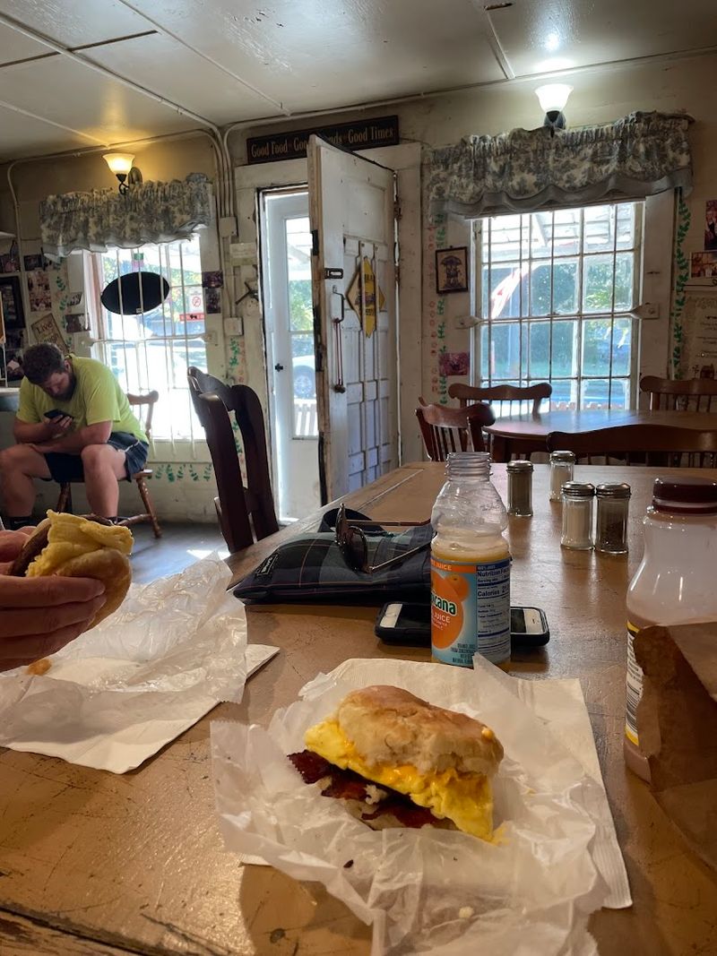 This Georgia Diner Is A Must-Visit For Anyone Who Loves A Great Breakfast - Decor Hint A Cozy Five-Table Setting That Feels Like Home