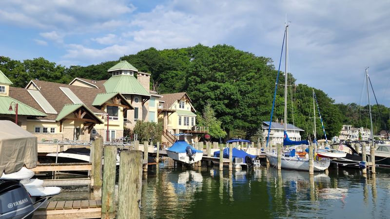 10 Beautiful Michigan Lakeside Towns To Visit This Summer - Decor Hint Holland