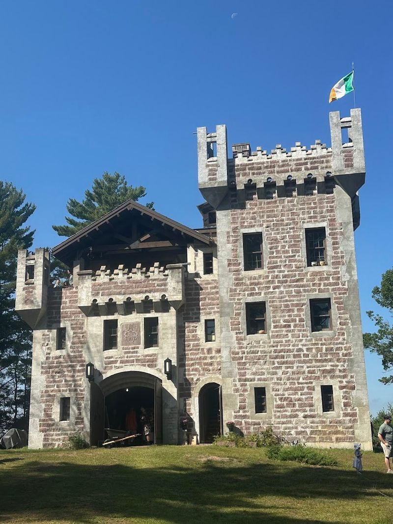 9 Unique Castle-Inspired Spots In Wisconsin Worth Visiting - Decor Hint Kelley Castle