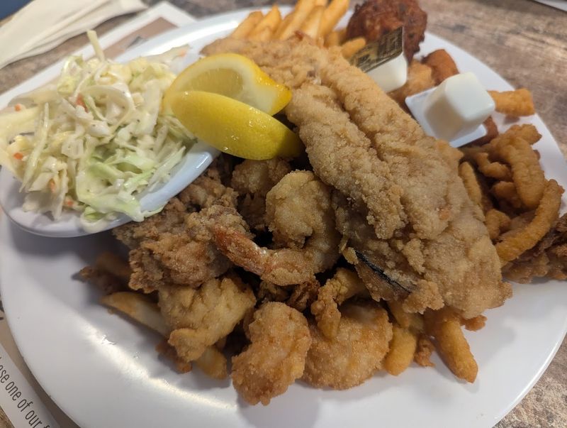 These 9 Virginia Catfish Spots Get The Crunch Right Every Time - Decor Hint Margie & Ray's Crabhouse and Restaurant