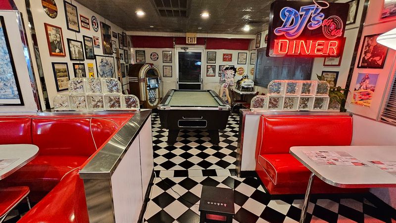 DJ's 50's & 60's Diner