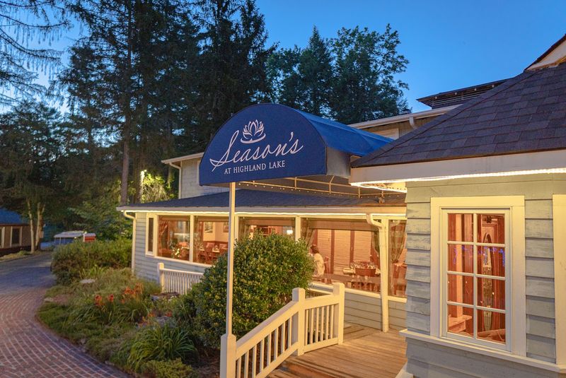 Season's Restaurant At Highland Lake Inn & Resort