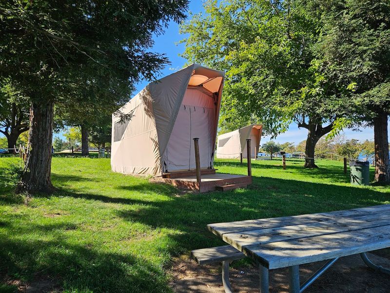 These 10 Waterfront Campgrounds In California's Central Valley Are Ideal For Spring Weekends - Decor Hint Rancho Seco Campground