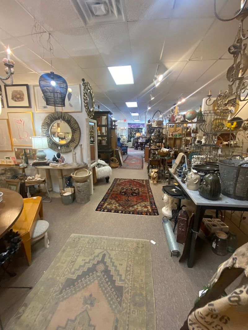 Convenient Atlanta Location on Cheshire Bridge Road