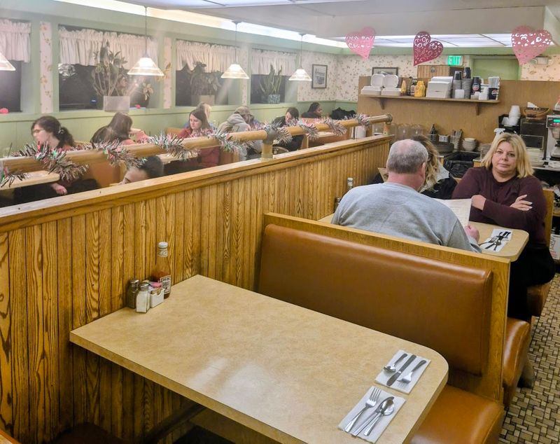 Retro Vibes, Friendly Faces