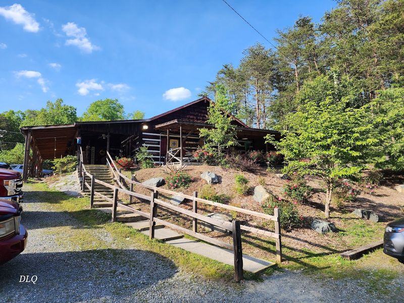 Hillbilly Hide-A-Way Restaurant, Walnut Cove