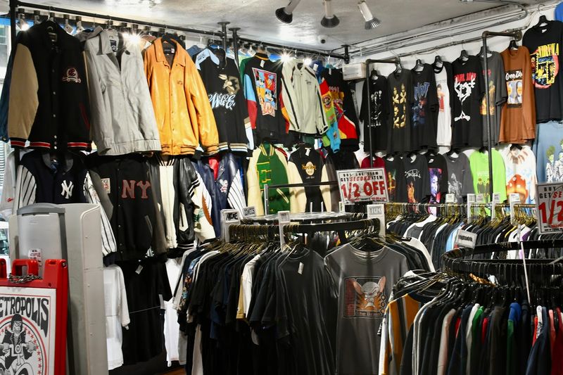 10 Best Thrift Stores In Manhattan, New York You'll Want To Visit - Decor Hint Metropolis Vintage