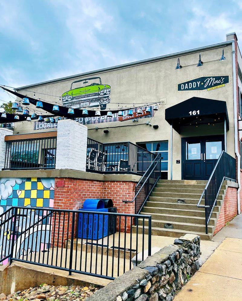 Daddy Mac's Down Home Dive: Asheville's Mac And Cheese Worth The Wait