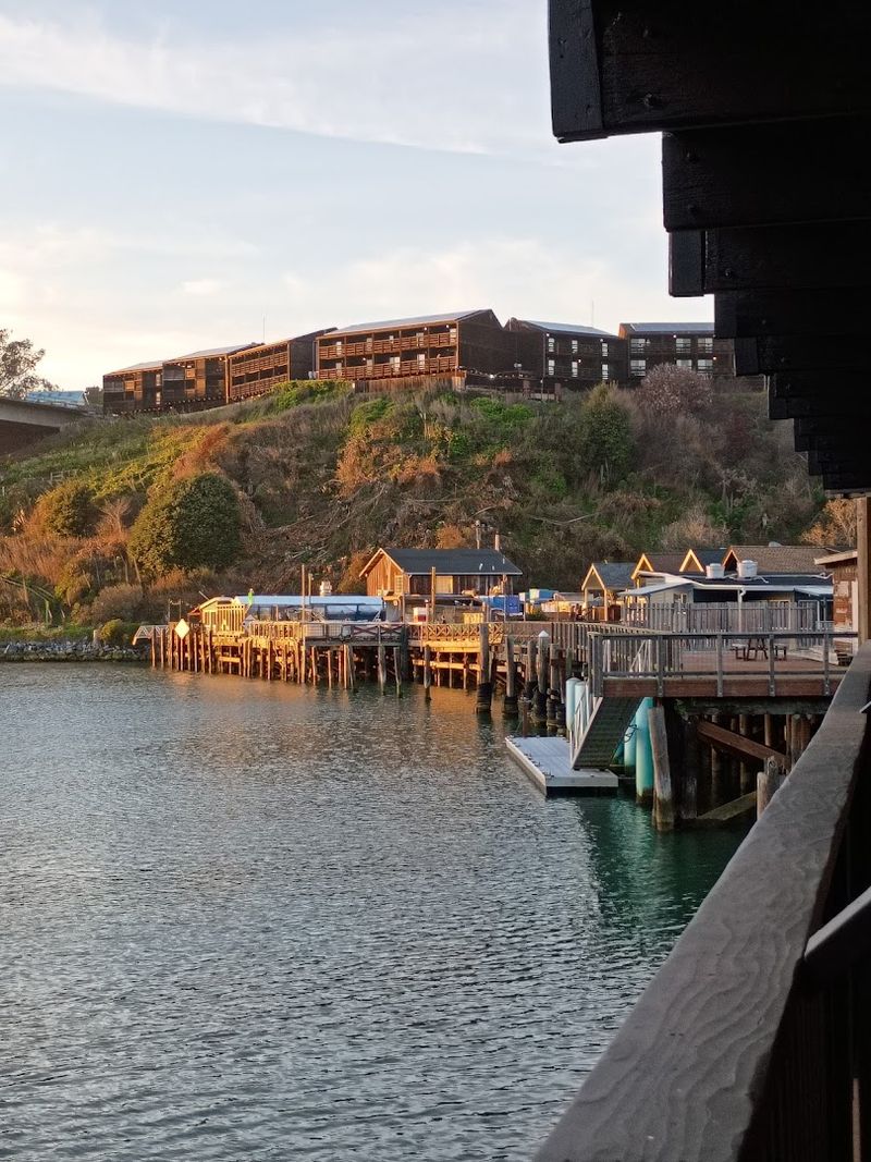 Noyo Harbor Inn Restaurant & Tavern, Fort Bragg