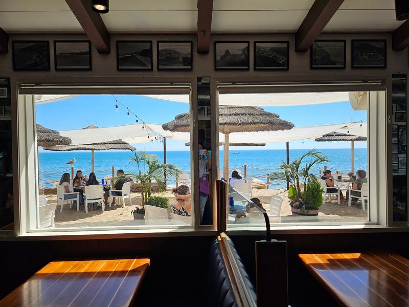 These Southern California Beachfront Restaurants Make The View Part Of The Meal In Spring - Decor Hint Paradise Cove Beach Cafe, Malibu